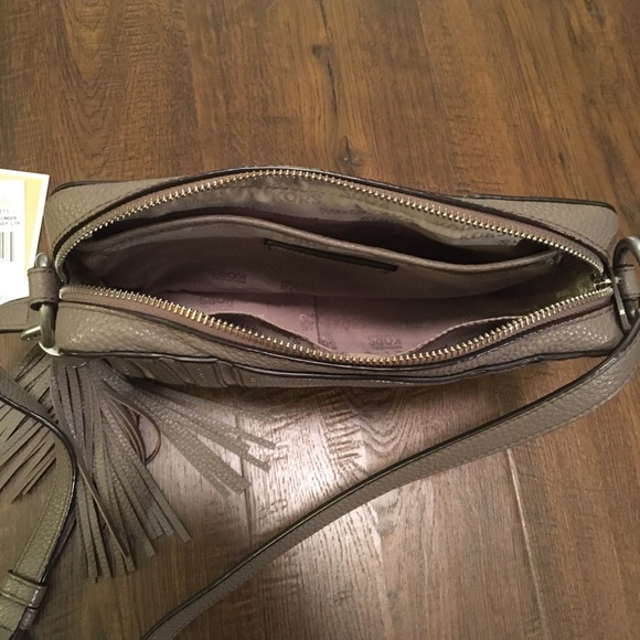 Michael Kors mini grommets Lg EW crossbody - Picture 6 of 9